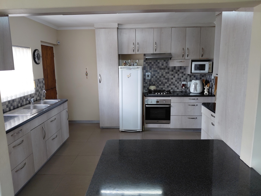 4 Bedroom Property for Sale in Heuwelkruin Eastern Cape